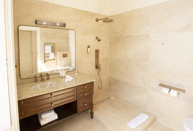 Bathroom 5, Chateau de Noirieux, Maine-et-Loire