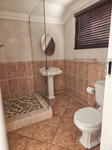 Bathroom 4, TCs on Lynnwood Guesthouse, City of Tshwane