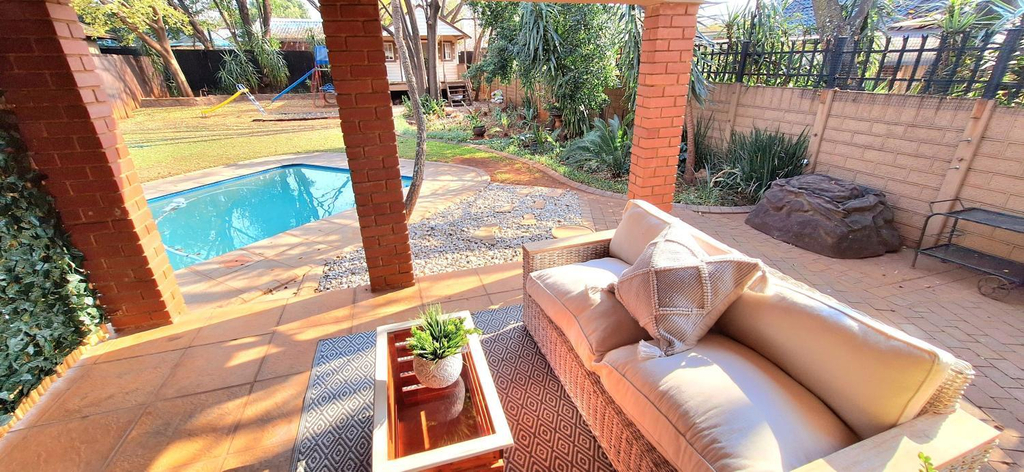 Others 5, Stay at Fairway, City of Tshwane