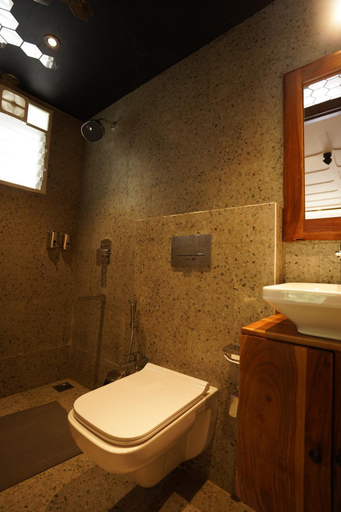 Bathroom 4, The Boat Club, Raigarh
