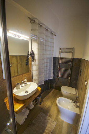 Others 5, B&B Il Quadrifoglio, Napoli
