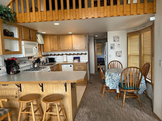 Others 5, Oceanfront Cabin 3 w Jacuzzi Impressive Views, Del Norte