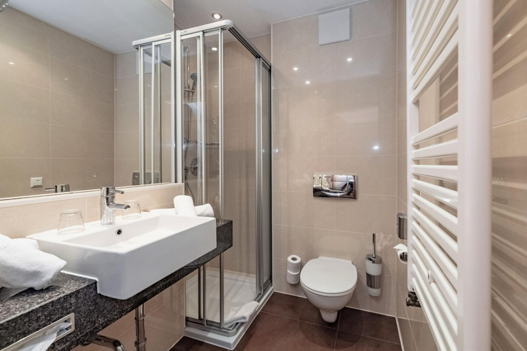 Bathroom 3, Alpen Adria Hotel & Spa, Hermagor