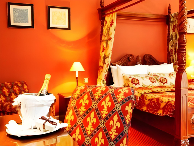 Bedroom 2, Brownsover Hall Hotel, Warwickshire
