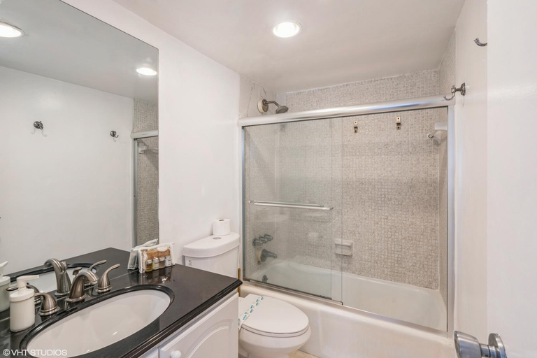 Bathroom 5, Tides Beachfront Apartment by Hospedanos, Broward