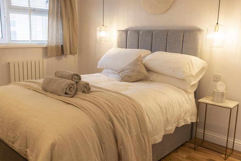 Bedroom 2, Morien - 2 Bedroom Apartment - Saundersfoot, Pembrokeshire