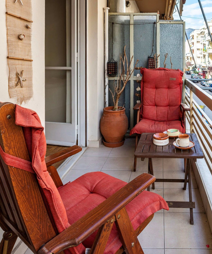 Room 2, Dancing on Sunshine - Melina s City Getaway, Peloponnese