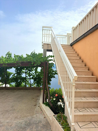 Others 3, Villa Zoi, Omiš