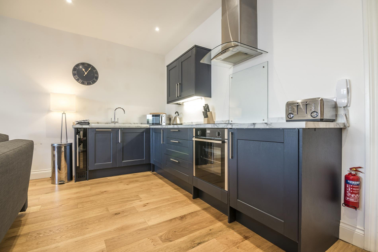 Others 4, Sea Legs - 2 Bedroom Apartment - Tenby, Pembrokeshire