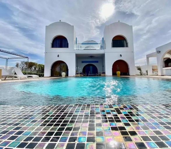 Sport & Beauty 3, Sublime villa pieds dans l eau a Hergla, Ezzouhour