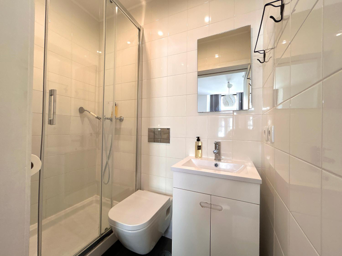 Bathroom 2, 262 baixa guesthouse, Lisbon