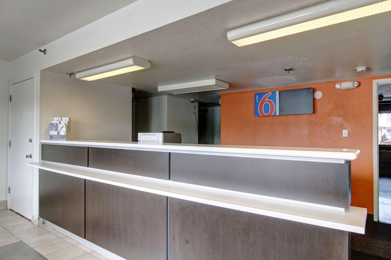 Public Area 2, Motel 6 Amherst, OH - Cleveland West - Lorain, Lorain