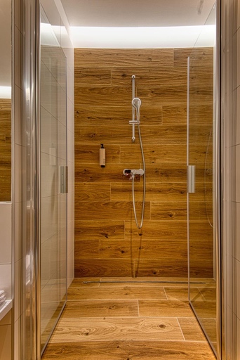 Bathroom 4, Cardoner Hotel and Conference Centre, Szentendre