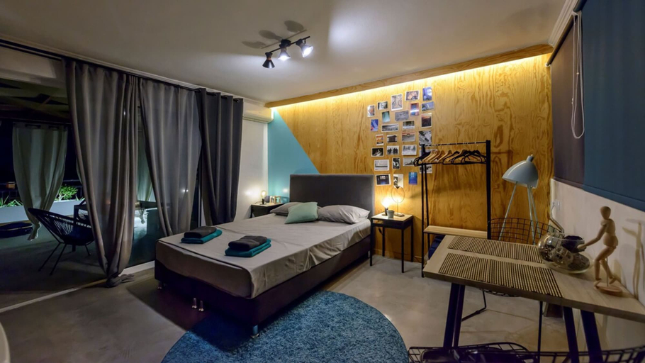 Room 5, Lucy In The Sky With Diamonds, Peloponnese