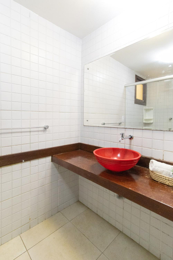 Bathroom 11