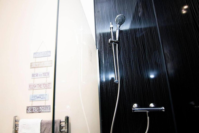 Bathroom, The Summit Apartment Holburn - Lovely 1 bedroom, Aberdeen