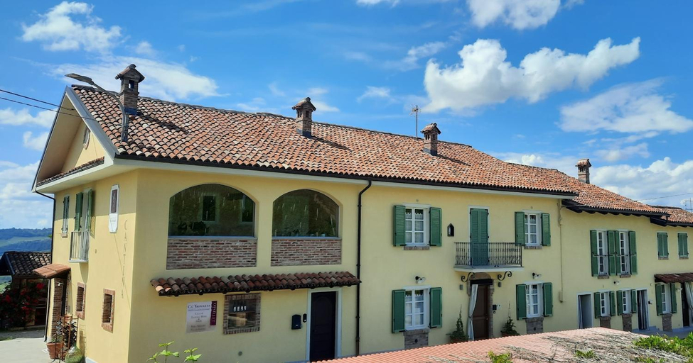 Exterior 3