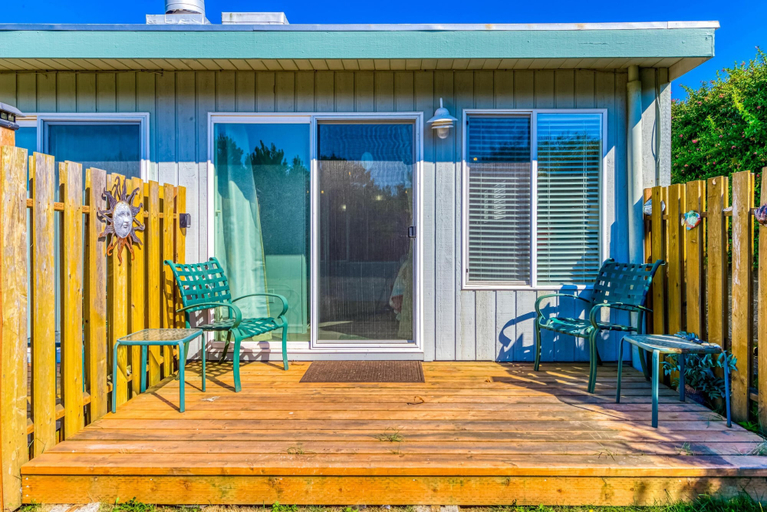Exterior & Views 2, Stardust Dunes Condo, Grays Harbor