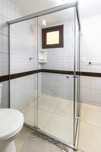 Bathroom 12