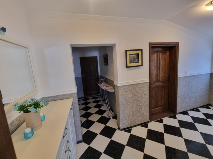 Others 2, Apartmani MINA