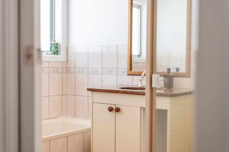 Bathroom, Little Beachies - Oceanstays, Clarence Valley- Coast