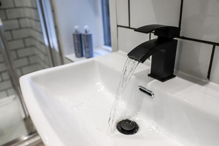 5, New- Modern 2br Apt Wifi Sleep5 City Centre, Sheffield