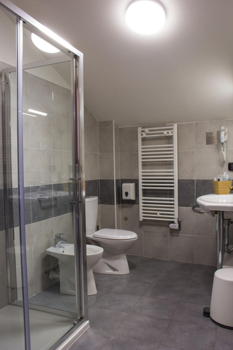 Bathroom 4, Mura Venete, Bergamo