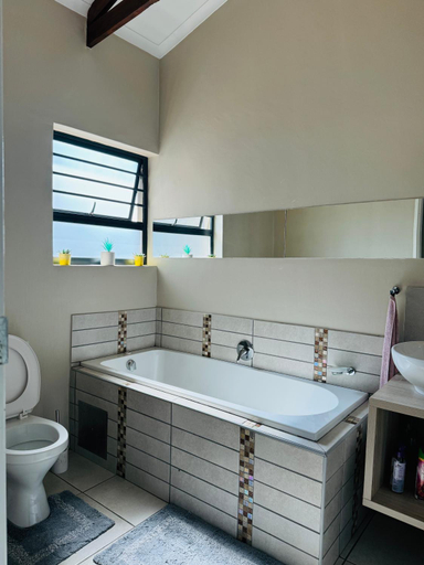 Bathroom, The Ridge, Bojanala