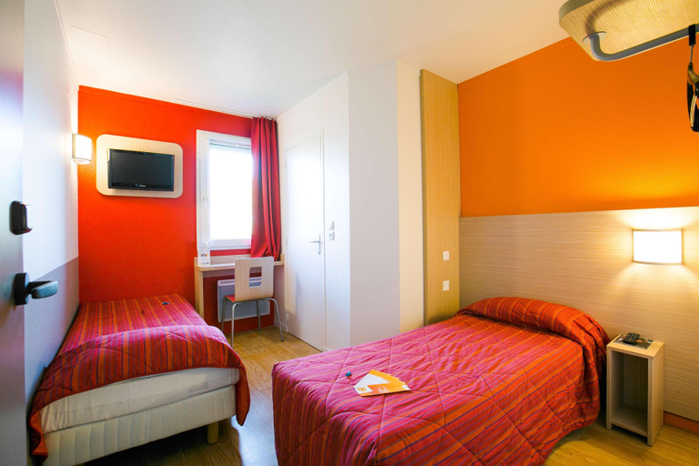 Bedroom 2, Premiere Classe Angers Sud Les Ponts De Ce, Maine-et-Loire