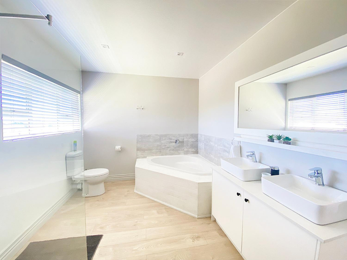 Bathroom 2, The Bucket List Guest House, Overberg