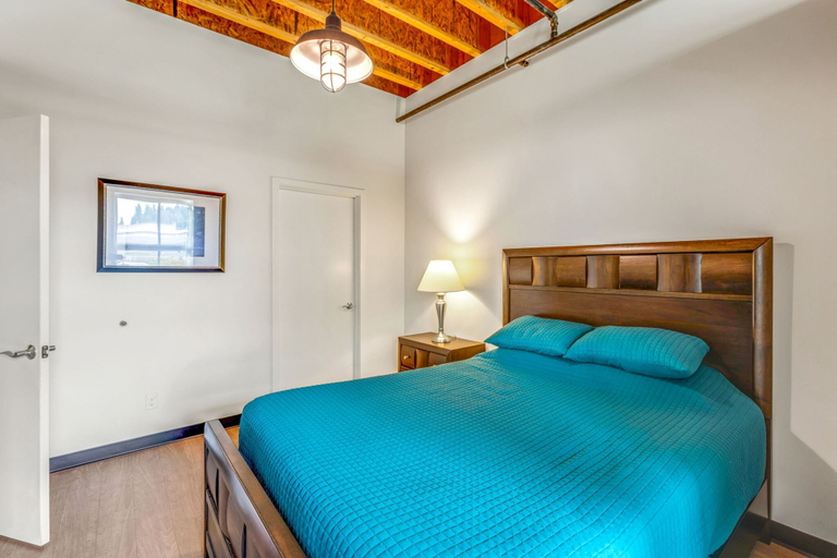 Room 5, Tracyton Condo 202 in Bremerton, Kitsap
