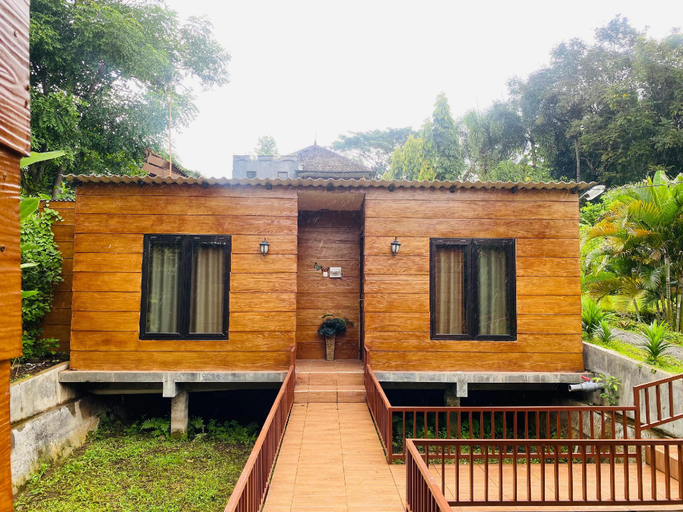 Exterior 16