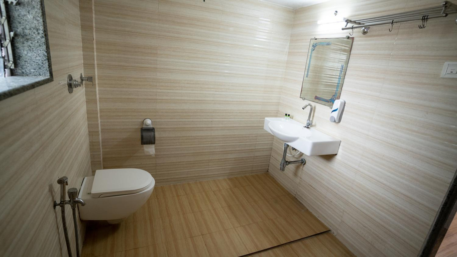 Bathroom 3, Ruturaj Inn, Raigarh