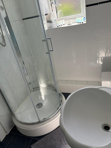 Bathroom 3, The Red Lion Great Offley, Hertfordshire