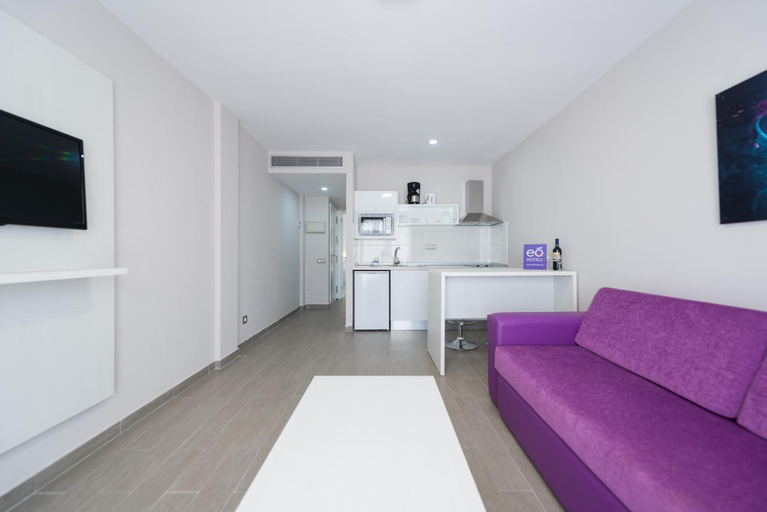 Public Area 3, eo Corona Cedral, Las Palmas