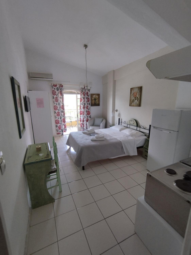 Others 4, Fofos Rooms, Epirus