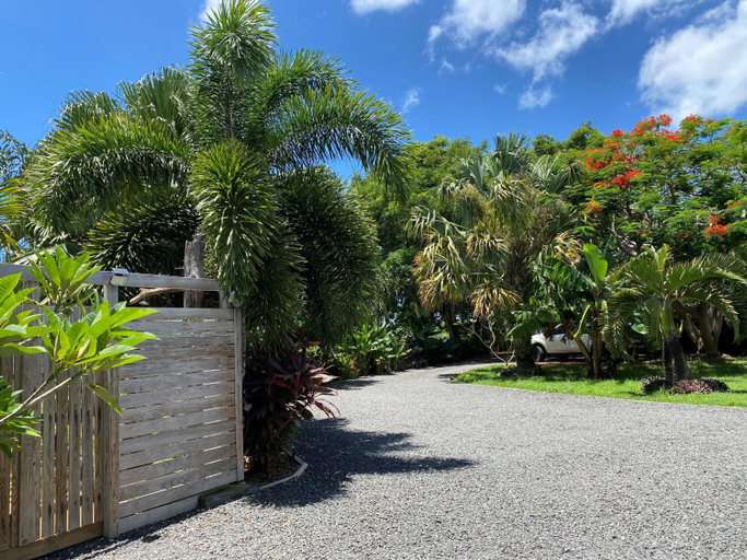 Others 5, Villa bleu karaibes, Saint-François
