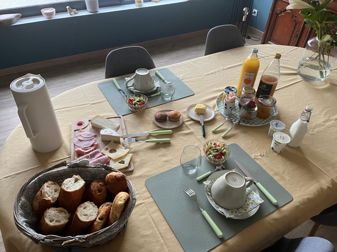 Food & Drinks 4, L Hirondelle du printemps 2, Somme