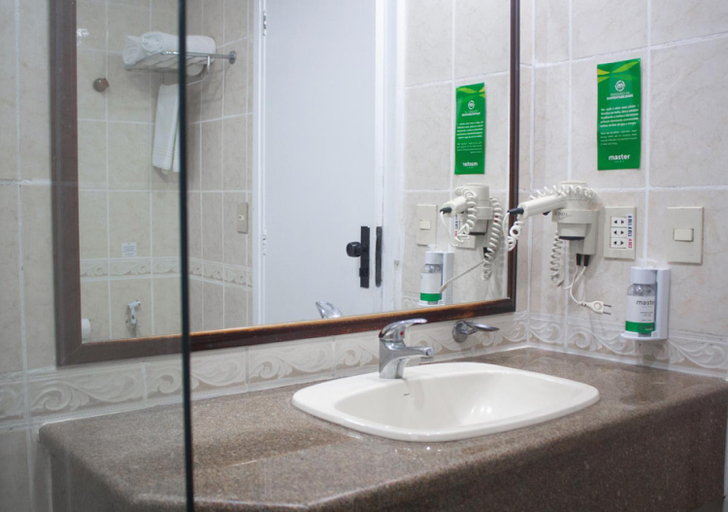 Bathroom 4, Master Grande Hotel, Porto Alegre