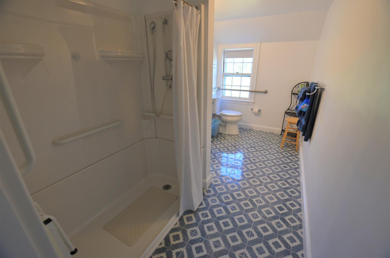 Bathroom 5, Blue Bear inn, Hillsborough