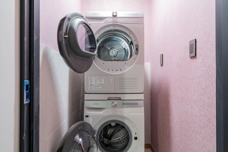 Bathroom 2, H Avenue, Nam