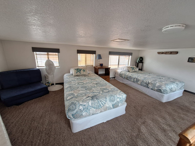 Bedroom 5, Ocean Front Cabin 14 w Jacuzzi Gorgeous Views, Del Norte