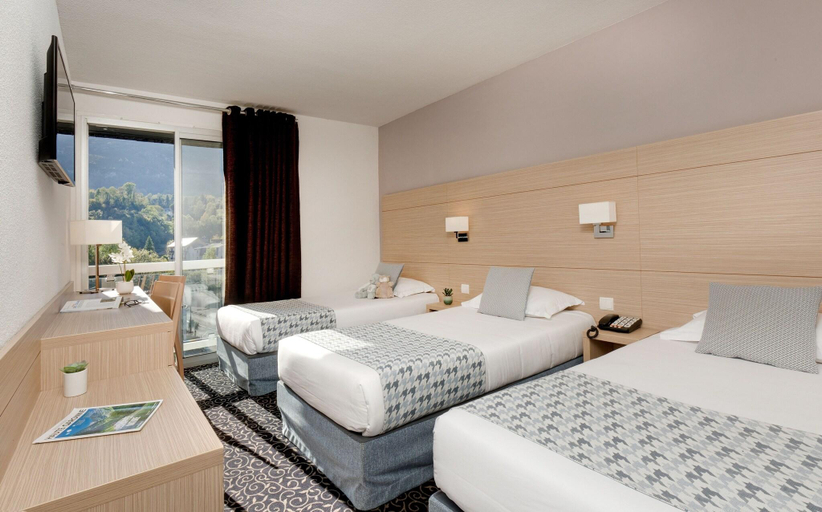 Bedroom 2, Mediterranee Hotel, Hautes-Pyrénées