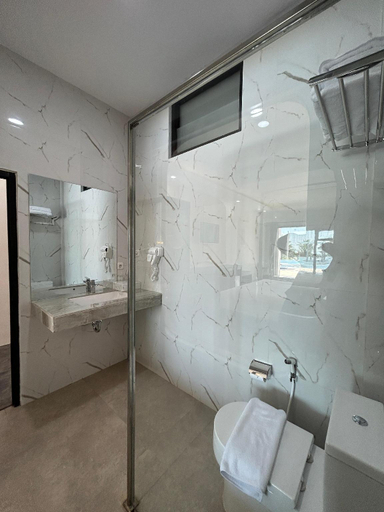 Bathroom 13