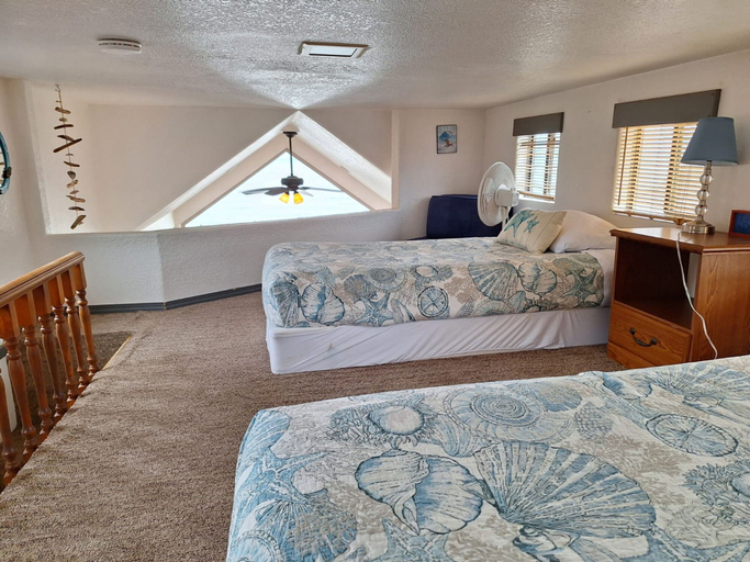 Bedroom 4, Ocean Front Cabin 14 w Jacuzzi Gorgeous Views, Del Norte