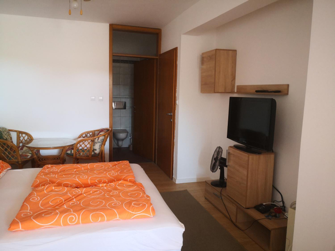 Others 2, Judith Apartment, Tisno