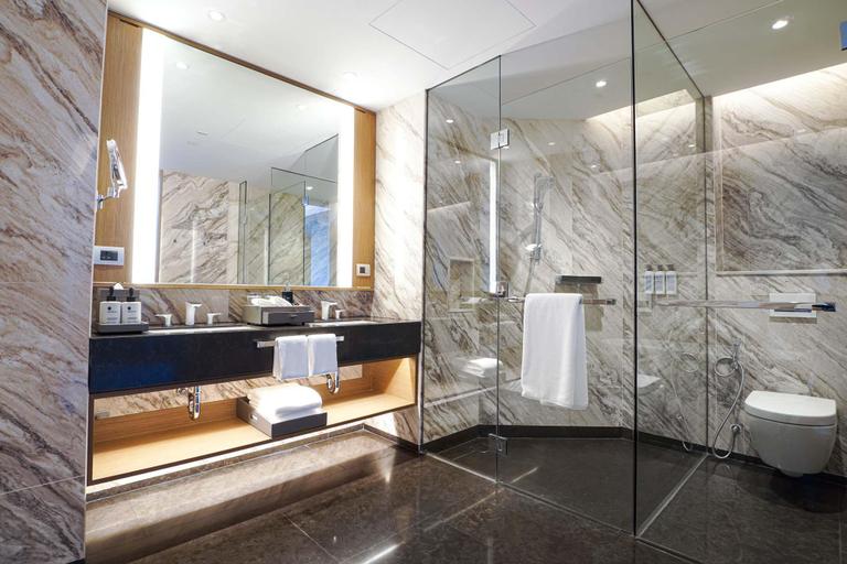 Bathroom 18