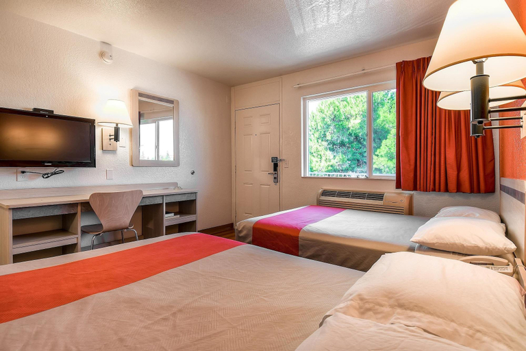 Bedroom 3, Motel 6 Fontana, CA, San Bernardino