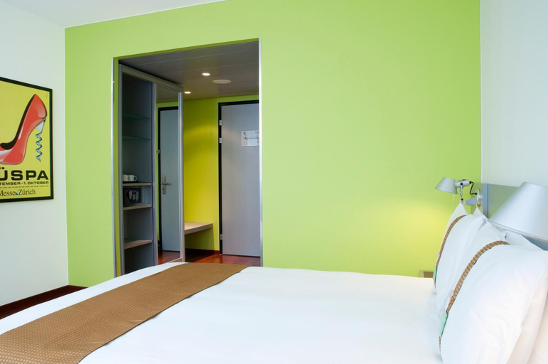 Bedroom 16