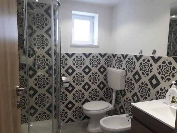 Bathroom, VILLA MOGUNTIA, Palermo